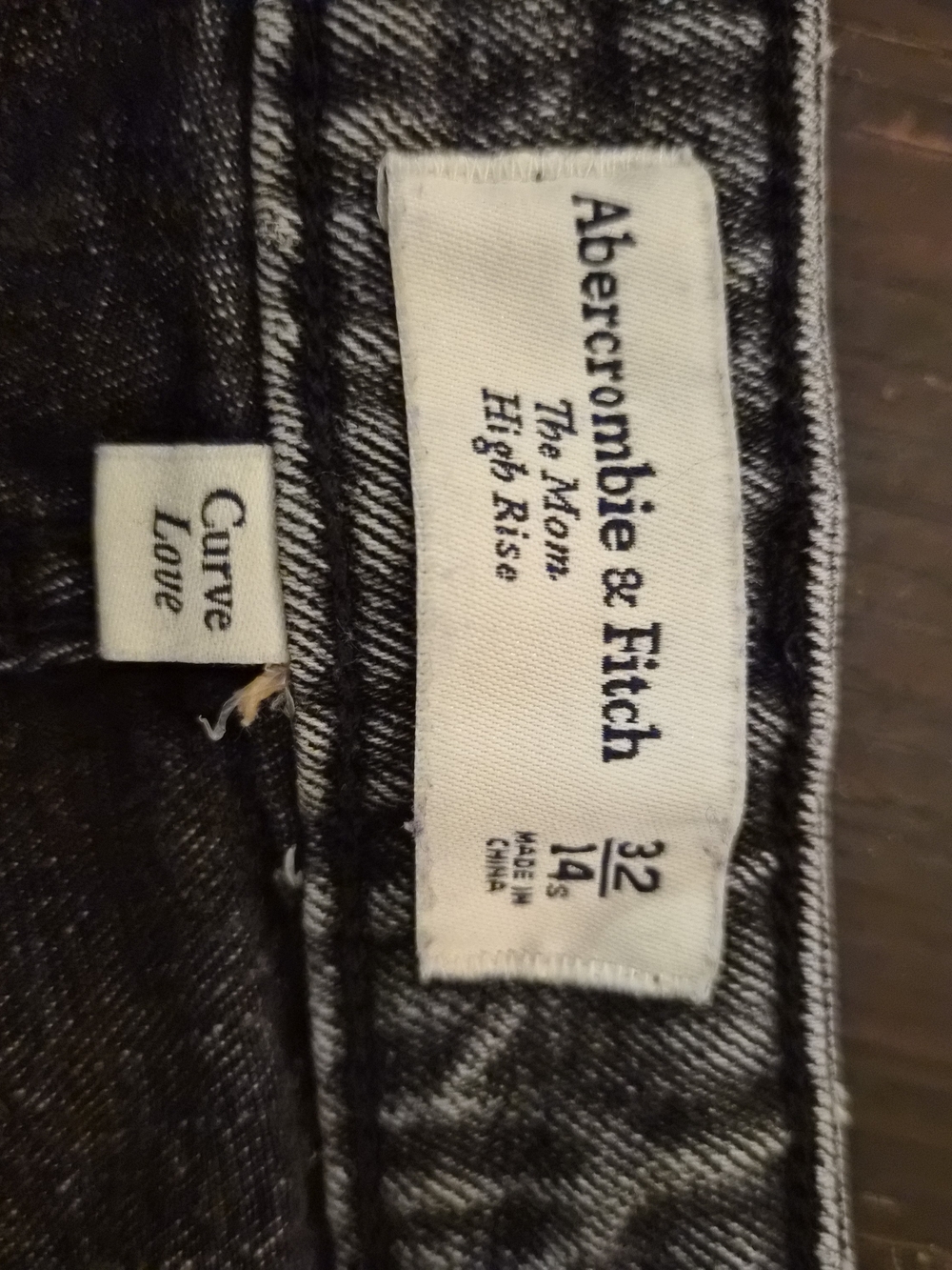 Abercrombie & Fitch Curve Love Mom Jeans 32 14S High Rise Black Wash